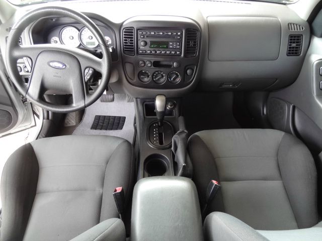 Ford Escape 2005 photo 1