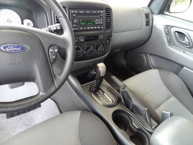 Ford Escape 2005 photo 3