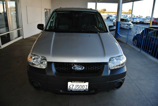 Ford Escape 2005 photo 2