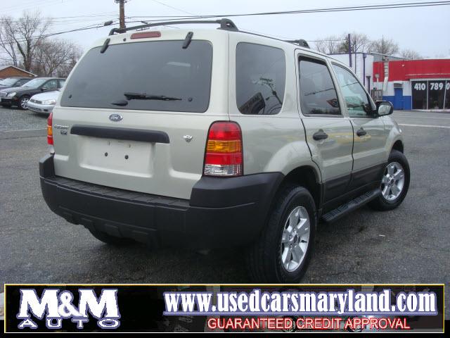 Ford Escape 2005 photo 2