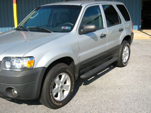 Ford Escape 2005 photo 2