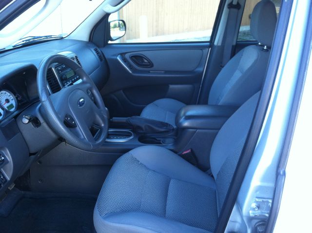 Ford Escape 2005 photo 2