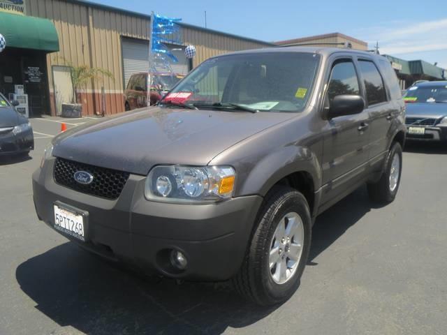 Ford Escape 2005 photo 2