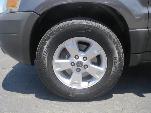 Ford Escape 2005 photo 3