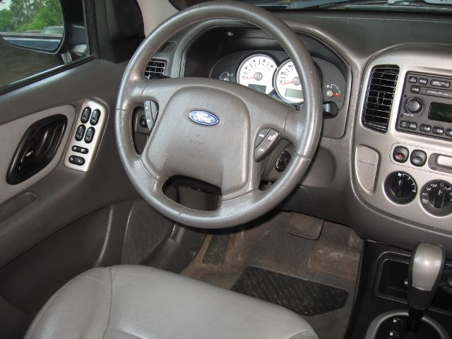 Ford Escape 2005 photo 12