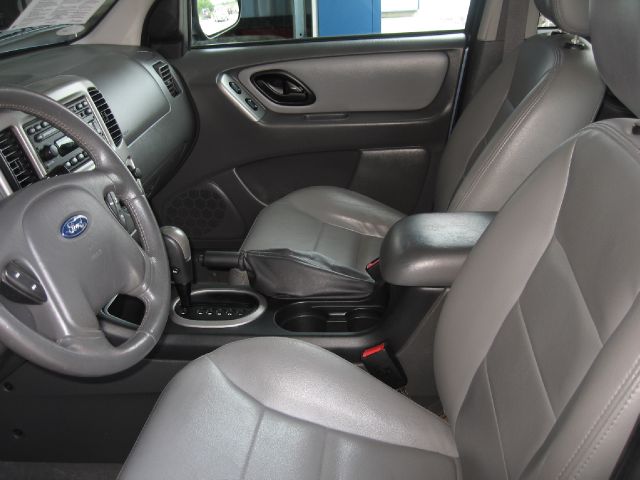 Ford Escape 2005 photo 17