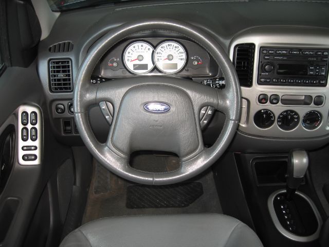 Ford Escape 2005 photo 2