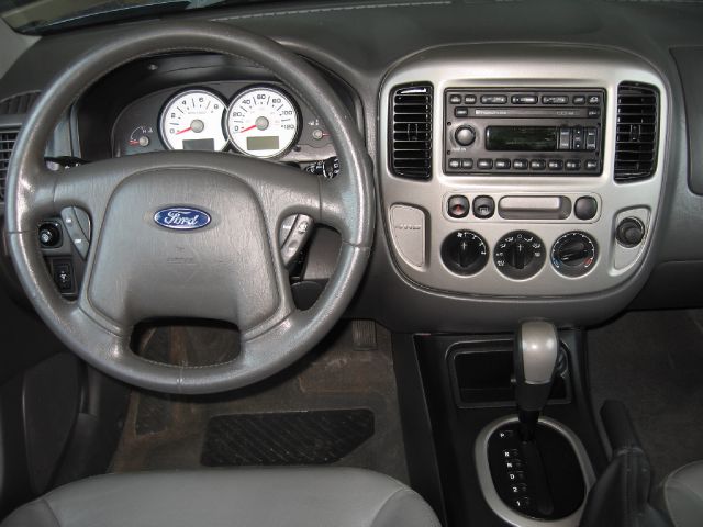 Ford Escape 2005 photo 20