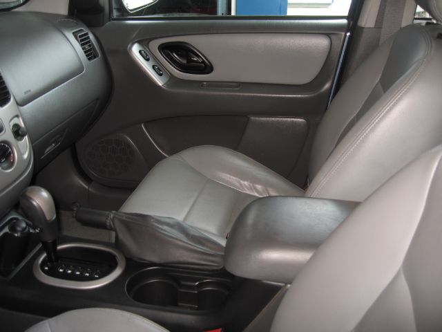 Ford Escape 2005 photo 22