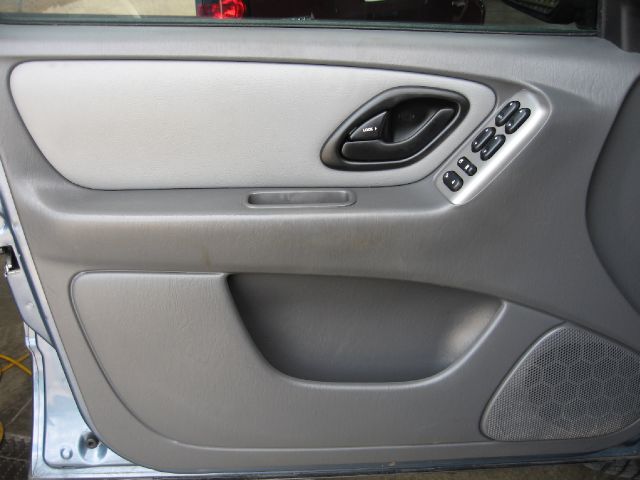 Ford Escape 2005 photo 9