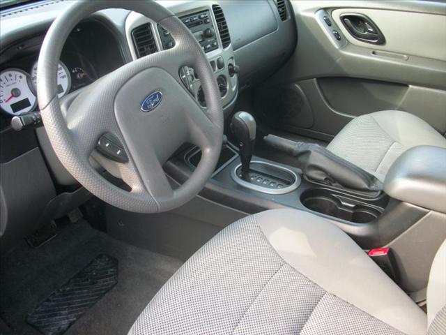 Ford Escape 2005 photo 2