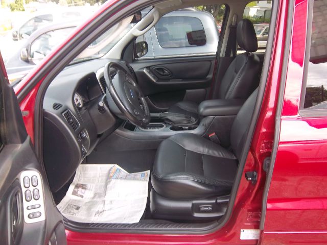 Ford Escape 2005 photo 2