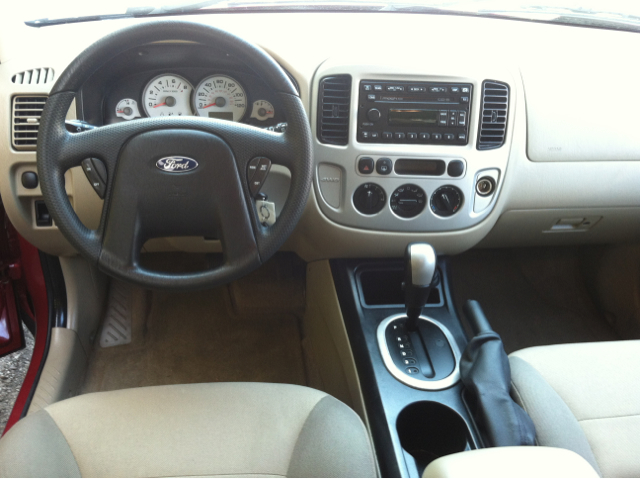 Ford Escape 2005 photo 2