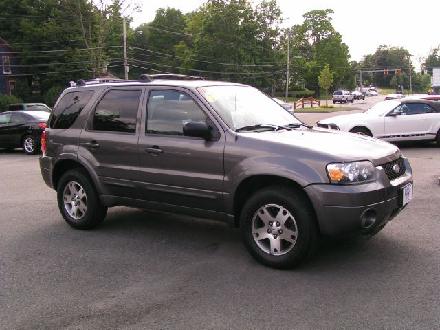 Ford Escape 2005 photo 2