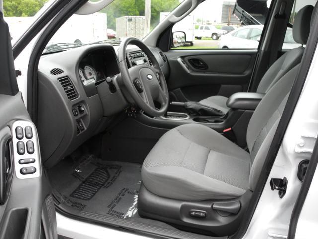 Ford Escape 2005 photo 1