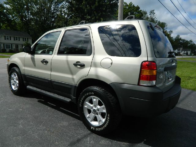 Ford Escape 2005 photo 1