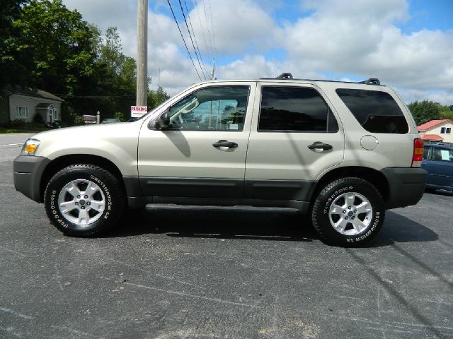 Ford Escape 2005 photo 2