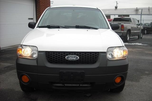 Ford Escape 2005 photo 1