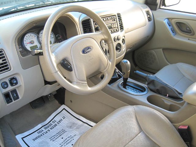 Ford Escape 2005 photo 2