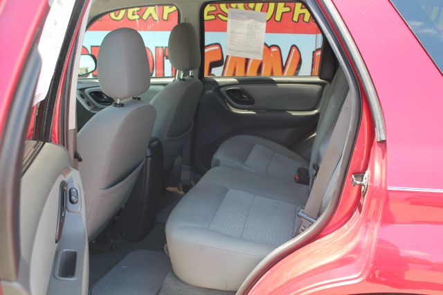 Ford Escape 2005 photo 2