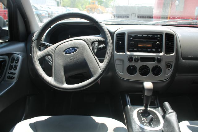 Ford Escape 2005 photo 8