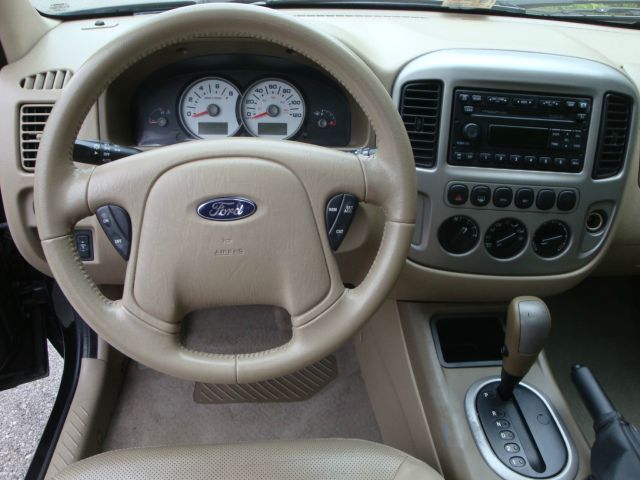 Ford Escape 2005 photo 1