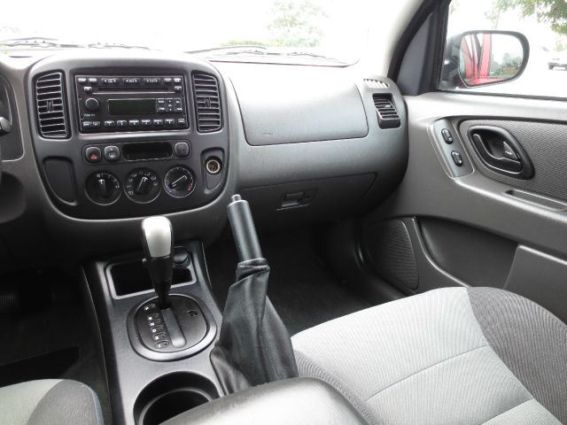 Ford Escape 2005 photo 15