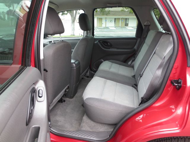 Ford Escape 2005 photo 2