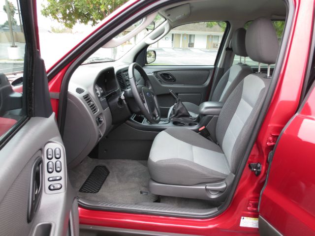 Ford Escape 2005 photo 26