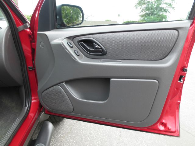 Ford Escape 2005 photo 3