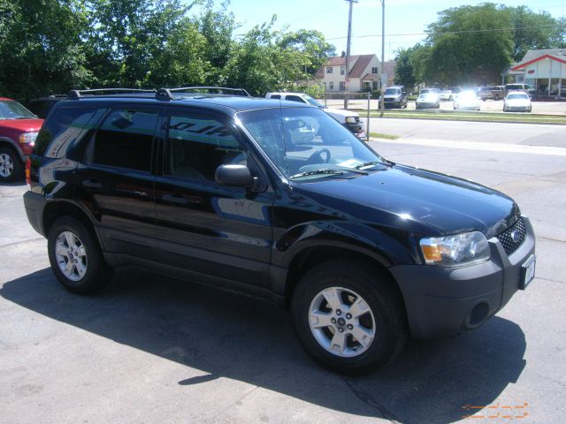 Ford Escape 2005 photo 2