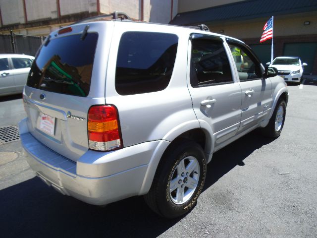 Ford Escape 2005 photo 1