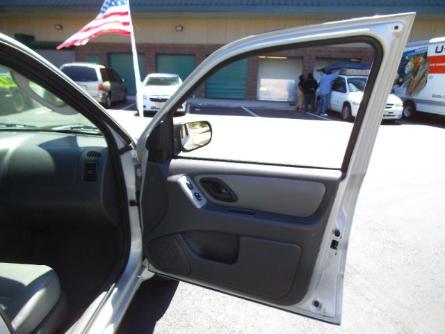 Ford Escape 2005 photo 10