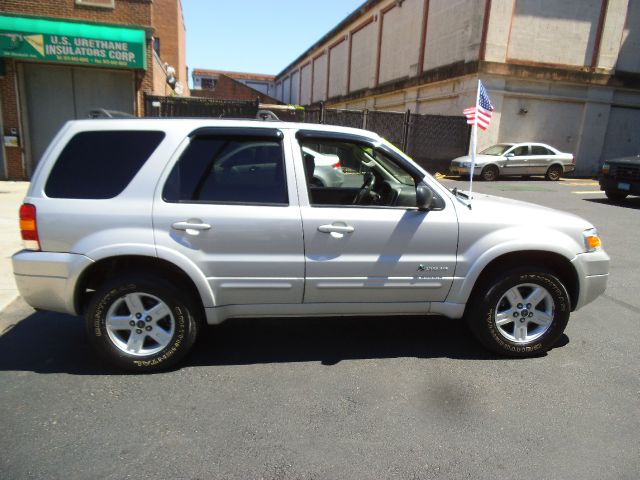 Ford Escape 2005 photo 2