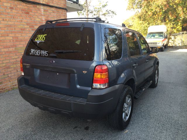 Ford Escape 2005 photo 1