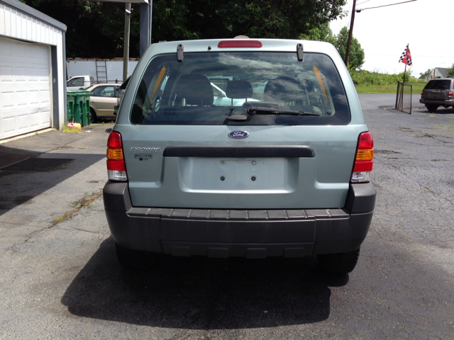 Ford Escape 2005 photo 2