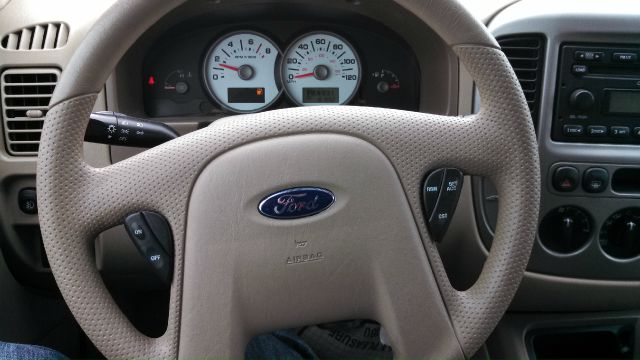 Ford Escape 2005 photo 2