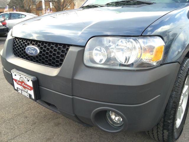 Ford Escape 2005 photo 2