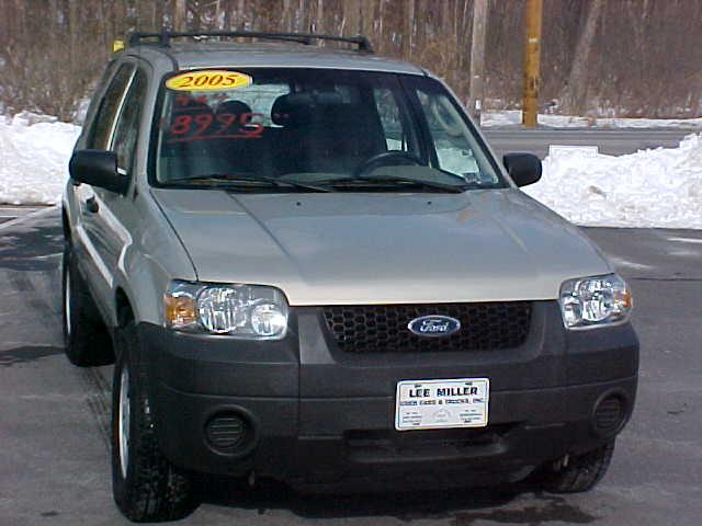 Ford Escape 2005 photo 1