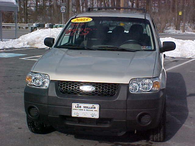 Ford Escape 2005 photo 2