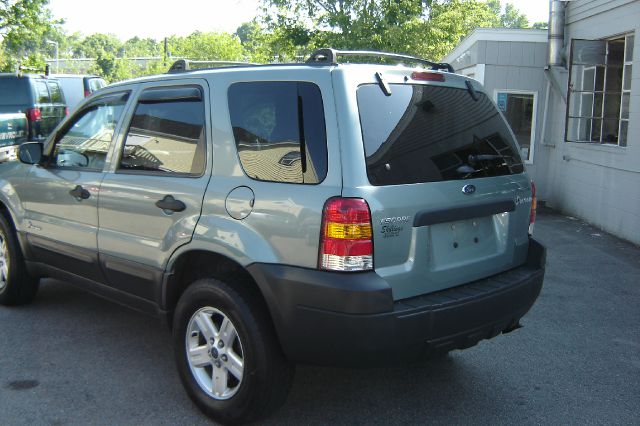 Ford Escape 2005 photo 2