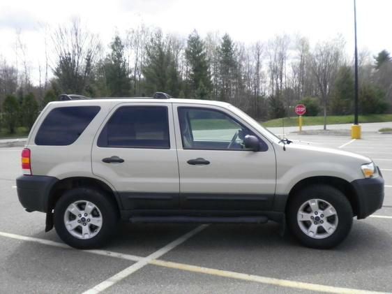 Ford Escape 2005 photo 2