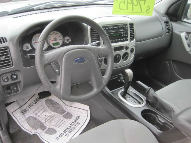 Ford Escape 2005 photo 2