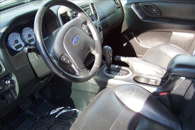 Ford Escape 2005 photo 2