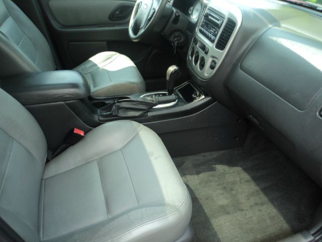 Ford Escape 2005 photo 1