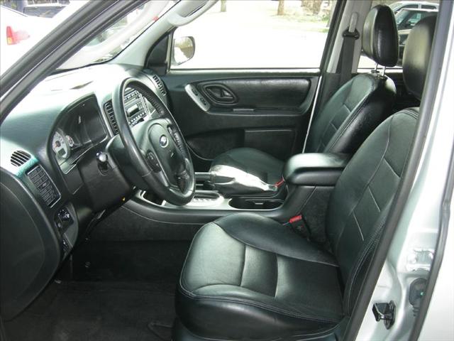 Ford Escape 2005 photo 2