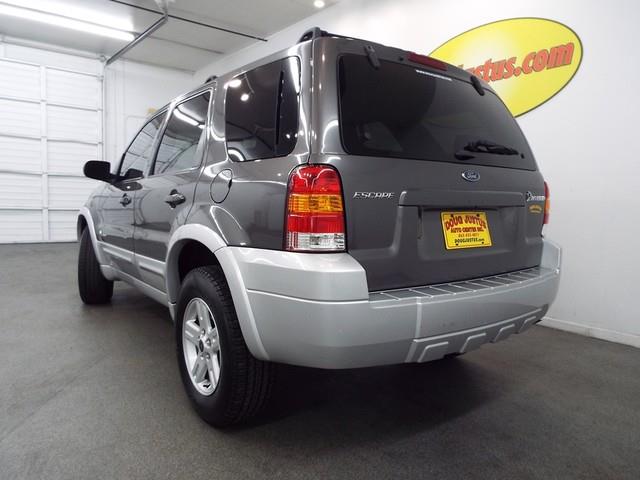 Ford Escape 2005 photo 2