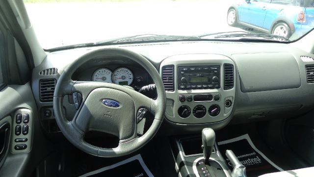 Ford Escape 2005 photo 9