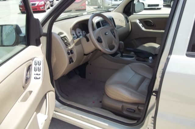 Ford Escape 2005 photo 2