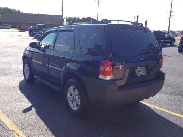 Ford Escape 2005 photo 2